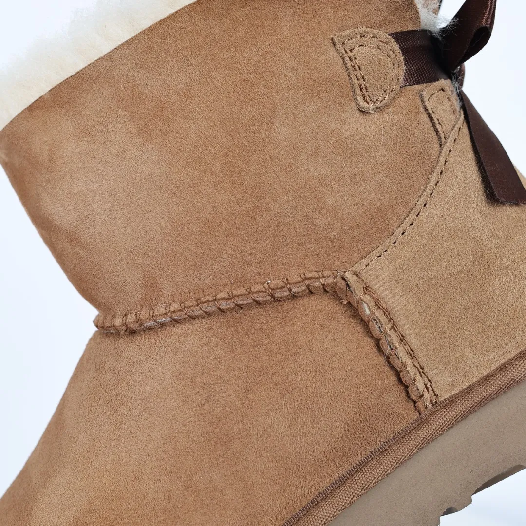 Pick up locally 💰560 The core recommendation is good price UGG bailey MiNi bow 2.0 series Xiaohongshu hot model Henan Longfeng leather production Sheepskin and fur integration Top quality in the market Waterproof upper material 2-3 cm cashmere insole to keep warm in winter and suitable for home use UUG launches a style series in the new year, partially skewed toward the preferences of young consumers, and also at the forefront of fashion trends Shoe body material Water-repellent coated suede upper 17mm UGGPURE™ implanted wool insole Lightweight non-slip comfortable rubber outsole With brand LOGO Trademark Comes with full packaging Size: 35 36 37 38 39 40